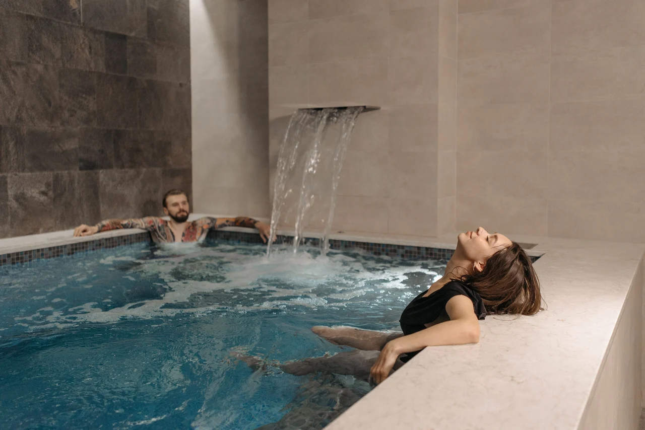 Gemeinsame Auszeit im Spa-Pool